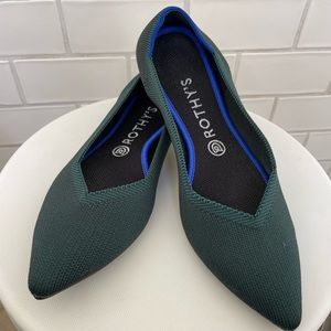 The point- dark green